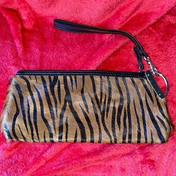 Chinese Laundry clutch    - Picture 1 of 5